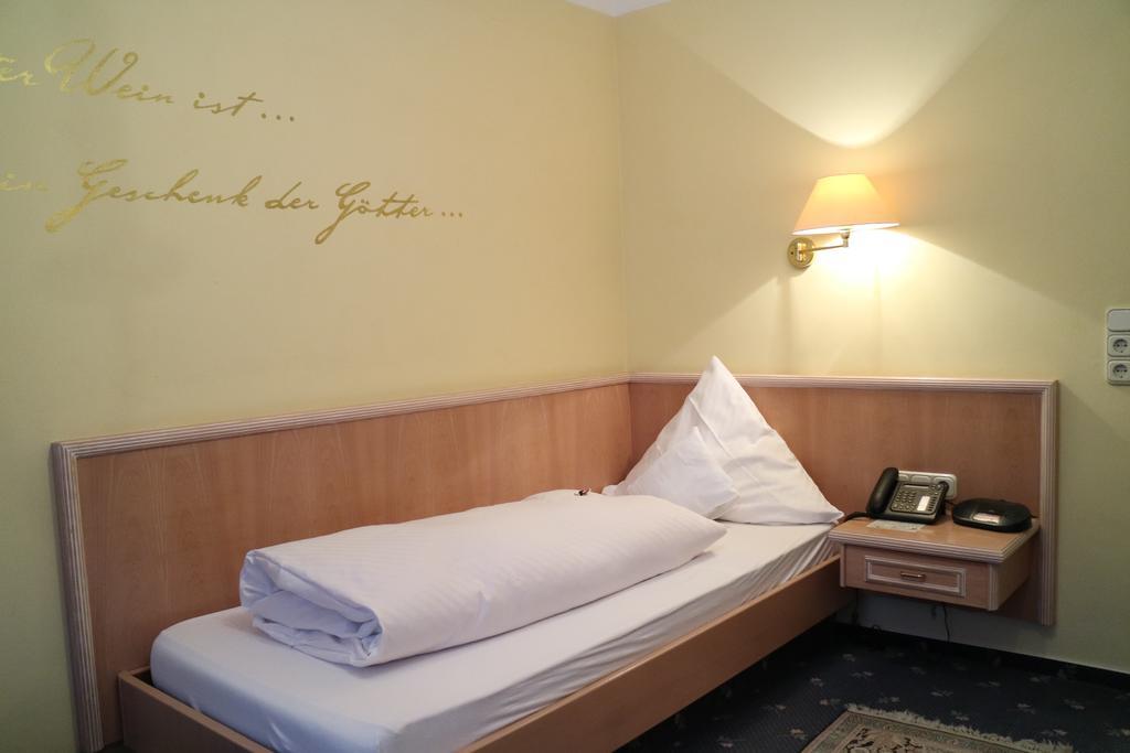 Hotel Restaurant Paradeismuehle Klingenberg am Main Quarto foto